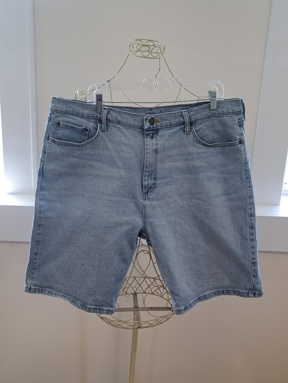 Wrangler Light Wash Men's Denim Shorts Size 38 Cotton Blend Summer Classic.